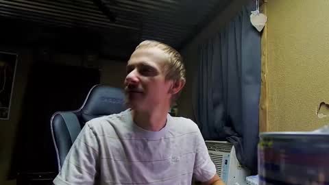 Snapshot of greenlungs8195 chatting on 09-14-25, 07:07 Greenlungs8195 online show from 09-14-25, 07:07