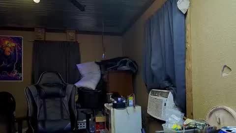 Snapshot of greenlungs8195 chatting on 09-19-25, 07:21 Greenlungs8195 online show from 09-19-25, 07:21