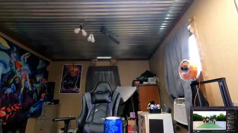 Snapshot of greenlungs8195 chatting on 11-01-25, 06:21 Greenlungs8195 online show from 11-01-25, 06:21