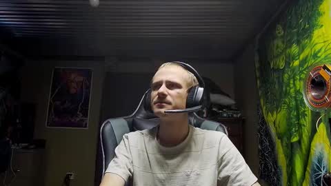 Snapshot of greenlungs8195 chatting on 11-14-25, 09:41 Greenlungs8195 online show from 11-14-25, 09:41