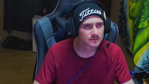 Snapshot of greenlungs8195 chatting on 11-25-25, 06:52 Greenlungs8195 online show from 11-25-25, 06:52