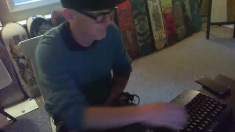 Snapshot of greenrooster1 chatting on 10-16-25, 12:44 greenrooster1 online show from 10-16-25, 12:44