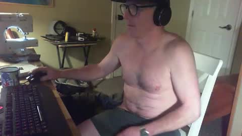 Snapshot of greenrooster1 chatting on 11-02-25, 08:28 greenrooster1 online show from 11-02-25, 08:28