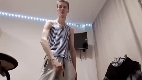 Snapshot of greonn chatting on 11-21-25, 08:24 Felix online show from 11-21-25, 08:24