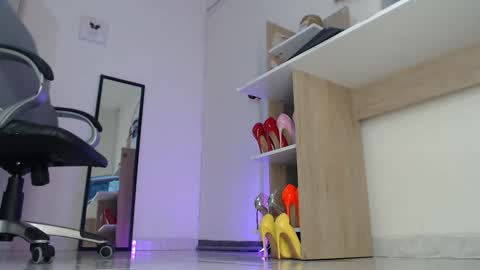 Snapshot of greta_bellucci chatting on 10-06-25, 07:55 Greta online show from 10-06-25, 07:55