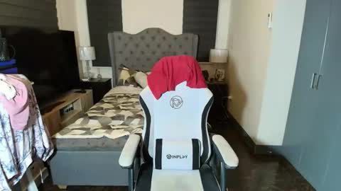 Snapshot of greta_v chatting on 11-10-25, 09:08 greta_v online show from 11-10-25, 09:08