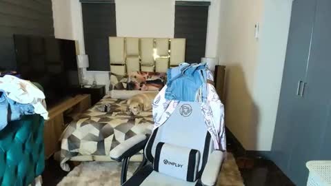 Snapshot of greta_v chatting on 12-02-25, 10:20 greta_v online show from 12-02-25, 10:20