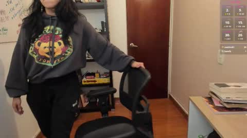 Snapshot of gretagat chatting on 11-26-25, 12:22 Greta online show from 11-26-25, 12:22