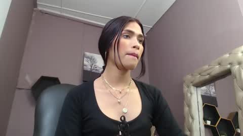 Snapshot of greys_ath chatting on 01-25-25, 04:02 greys online show from 01-25-25, 04:02
