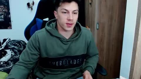 Snapshot of griego01 chatting on 12-10-24, 12:28 griego01 online show from 12-10-24, 12:28