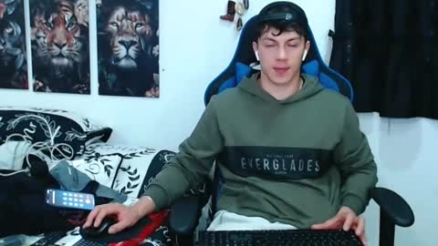 Snapshot of griego01 chatting on 03-06-25, 07:10 griego01 online show from 03-06-25, 07:10