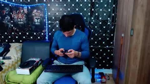 Snapshot of griego01 chatting on 09-17-25, 12:12 griego01 online show from 09-17-25, 12:12