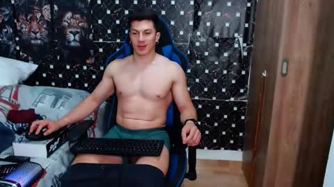 Snapshot of griego01 chatting on 12-17-25, 01:33 griego01 online show from 12-17-25, 01:33