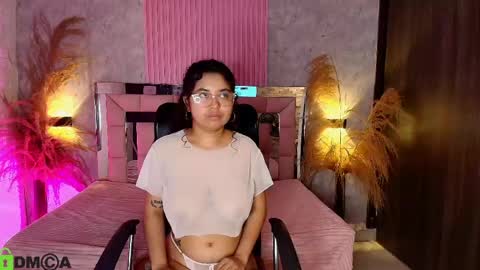 Snapshot of griselle_rousse chatting on 05-27-26, 11:07 online show from 05-27-26, 11:07