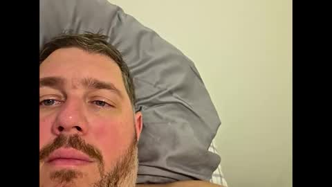 Snapshot of grizzly_uncut chatting on 11-26-25, 04:35 grizzly_uncut online show from 11-26-25, 04:35