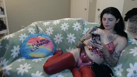 Snapshot of grumpytwo chatting on 12-19-24, 02:23 grumpytwo online show from 12-19-24, 02:23