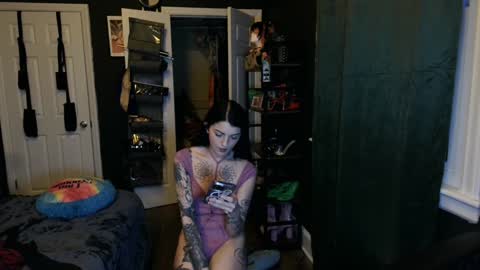 Snapshot of grumpytwo chatting on 01-20-25, 10:59 grumpytwo online show from 01-20-25, 10:59