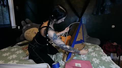 Snapshot of grumpytwo chatting on 10-13-25, 08:31 grumpytwo online show from 10-13-25, 08:31