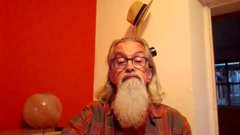 Snapshot of grybear60 chatting on 10-26-25, 04:46 Grybear online show from 10-26-25, 04:46