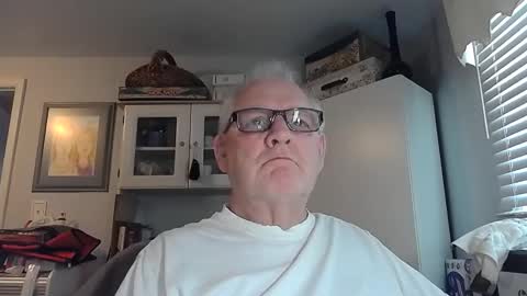 Snapshot of gspotlover1 chatting on 02-01-26, 02:37 Horny Daddy online show from 02-01-26, 02:37