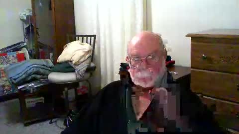 Snapshot of gtnolder60 chatting on 11-02-25, 11:23 Gary online show from 11-02-25, 11:23