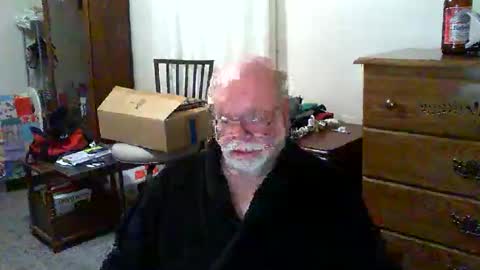 Snapshot of gtnolder60 chatting on 11-08-25, 11:54 Gary online show from 11-08-25, 11:54