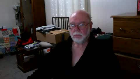 Snapshot of gtnolder60 chatting on 11-11-25, 11:43 Gary online show from 11-11-25, 11:43
