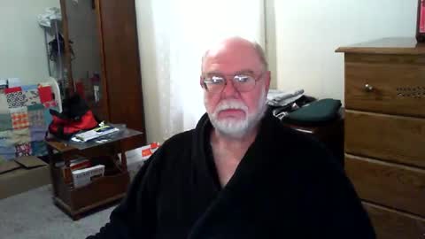 Snapshot of gtnolder60 chatting on 11-12-25, 12:16 Gary online show from 11-12-25, 12:16