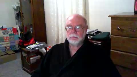 Snapshot of gtnolder60 chatting on 11-13-25, 11:31 Gary online show from 11-13-25, 11:31