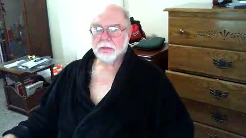 Snapshot of gtnolder60 chatting on 11-21-25, 12:48 Gary online show from 11-21-25, 12:48