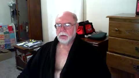 Snapshot of gtnolder60 chatting on 11-26-25, 01:01 Gary online show from 11-26-25, 01:01