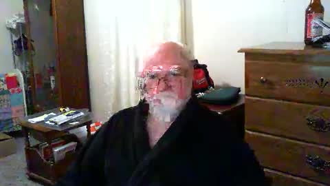 Snapshot of gtnolder60 chatting on 11-28-25, 11:46 Gary online show from 11-28-25, 11:46