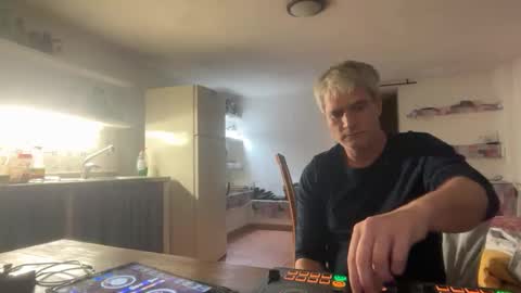 guardiannif_ online show from 02-14-26, 07:21