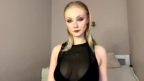 Vanessa online show from 04-10-26, 06:18