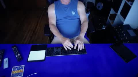 Snapshot of guesswhatigot2 chatting on 02-21-25, 10:50 guesswhatigot2 online show from 02-21-25, 10:50