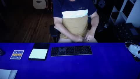 Snapshot of guesswhatigot2 chatting on 03-01-25, 09:18 guesswhatigot2 online show from 03-01-25, 09:18