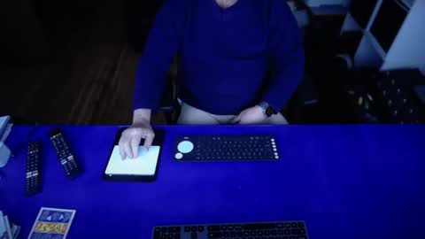 Snapshot of guesswhatigot2 chatting on 09-12-25, 08:25 guesswhatigot2 online show from 09-12-25, 08:25