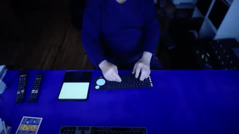 Snapshot of guesswhatigot2 chatting on 09-16-25, 07:42 guesswhatigot2 online show from 09-16-25, 07:42