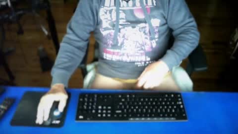 Snapshot of guesswhatigot2 chatting on 06-18-26, 07:52 guesswhatigot2 online show from 06-18-26, 07:52