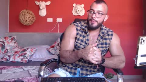 Snapshot of guillesmith2021 chatting on 01-18-25, 07:58 Angel online show from 01-18-25, 07:58