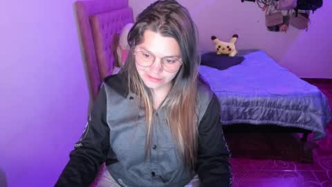 Hello Im Julieta Im 25 years old welcome to my room have fun and be happy. online show from 01-07-25, 02:53