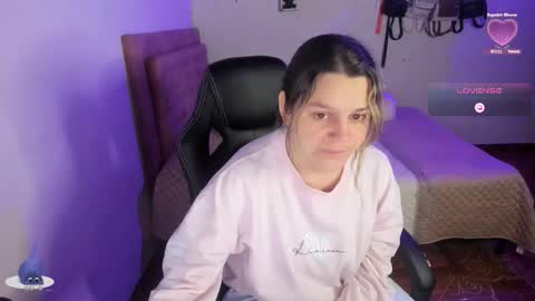 Snapshot of guinivere_blake chatting on 11-22-25, 02:54 Hello Im Julieta Im 25 years old welcome to my room have fun and be happy. online show from 11-22-25, 02:54