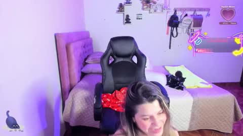 Snapshot of guinivere_blake chatting on 12-03-25, 02:08 Hello Im Julieta Im 25 years old welcome to my room have fun and be happy. online show from 12-03-25, 02:08