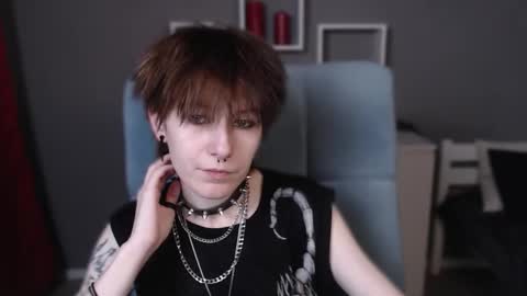 guitarandangell online show from 11-11-25, 05:40