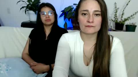 Vane blonde and Hazell black hair online show from 02-11-25, 04:44