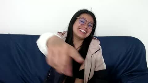 Vane blonde and Hazell black hair online show from 09-16-25, 07:26