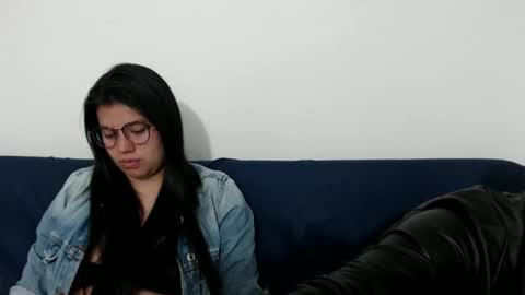 Vane blonde and Hazell black hair online show from 11-08-25, 06:40