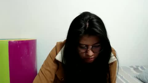 Vane blonde and Hazell black hair online show from 02-13-26, 11:12