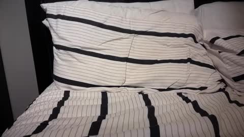 Snapshot of gumbywanna chatting on 01-08-25, 01:42 gumbywanna online show from 01-08-25, 01:42