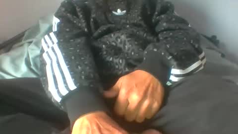 Snapshot of gunishment chatting on 10-21-25, 01:12 gunishment online show from 10-21-25, 01:12